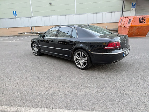 Volkswagen Phaeton 3 of 17