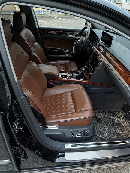 Volkswagen Phaeton 10 of 17