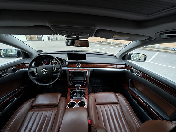 Volkswagen Phaeton 15 of 17