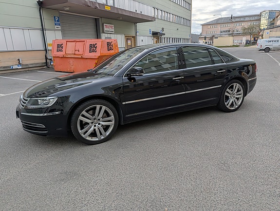 Volkswagen Phaeton 2 of 17