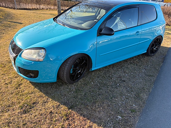 Volkswagen Golf V 2 of 13