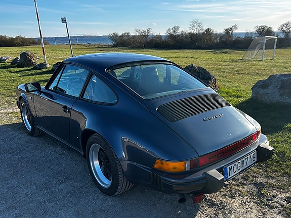 Porsche 911 Carrera 2 of 3
