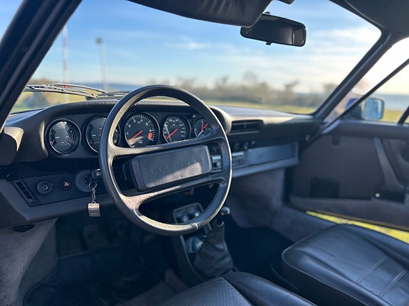 Porsche 911 Carrera 3 of 3