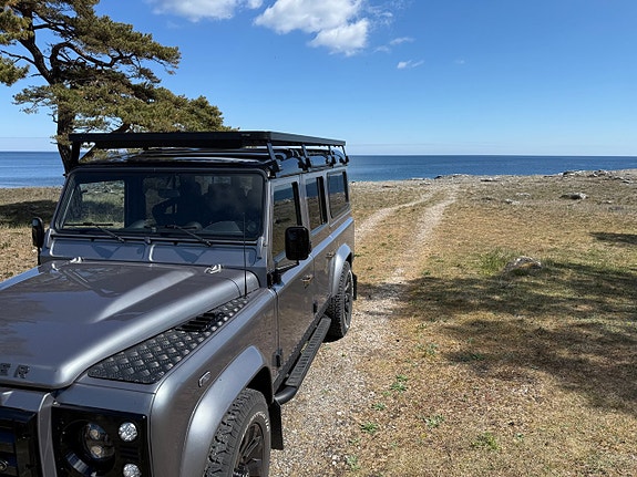Land Rover Defender 110 5 of 5