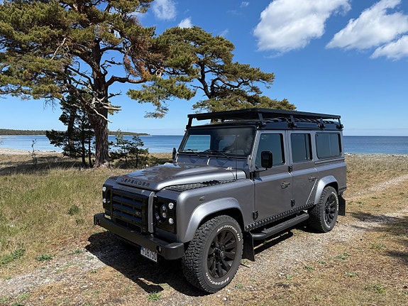 Land Rover Defender 110