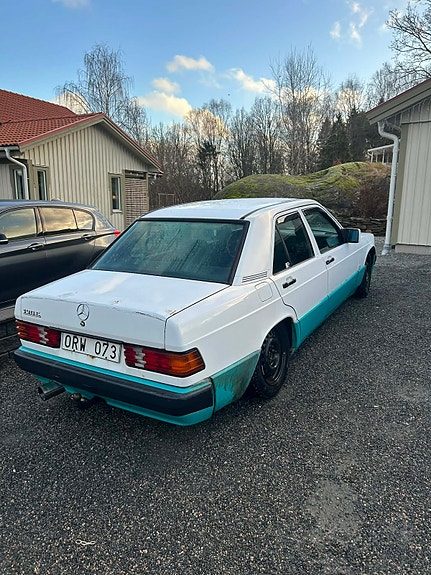 Mercedes-Benz 190 E 4 of 4