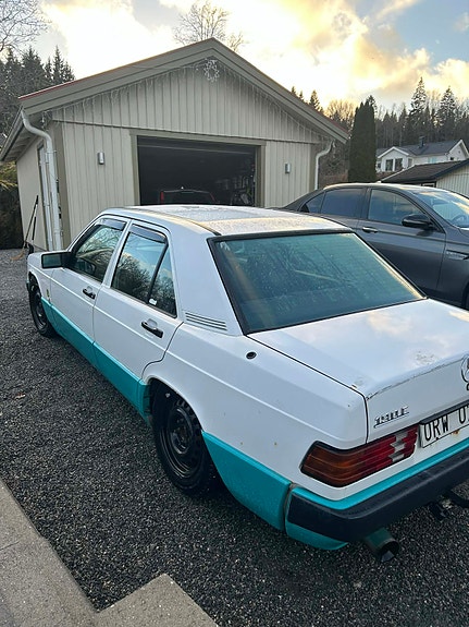 Mercedes-Benz 190 E 3 of 4