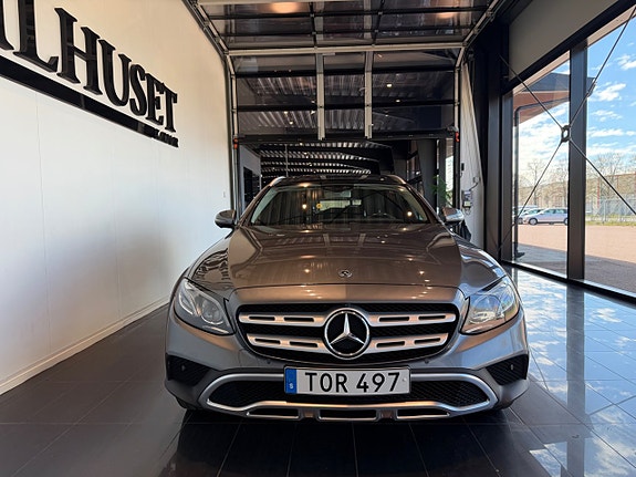 Mercedes-Benz E220 d 2 of 5