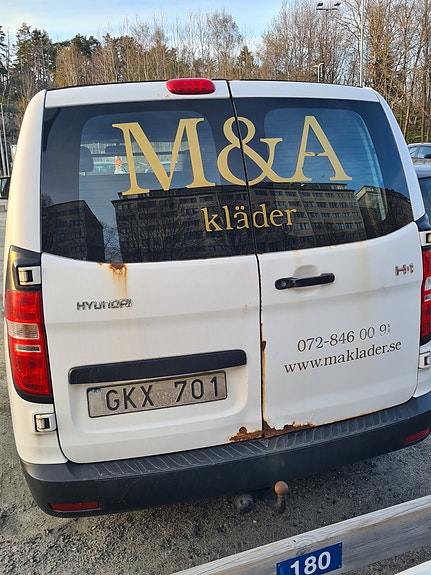 Hyundai H-1 7 of 8