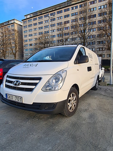 Hyundai H-1 2 of 8