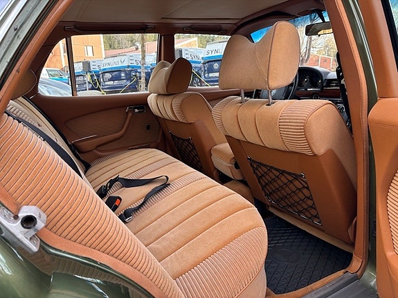 Mercedes-Benz 280 SE 11 of 13