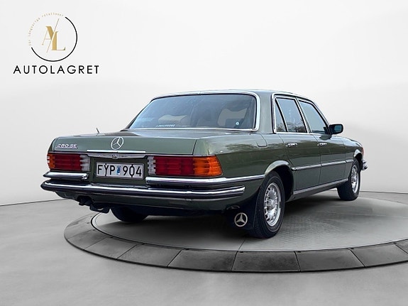 Mercedes-Benz 280 SE 5 of 13