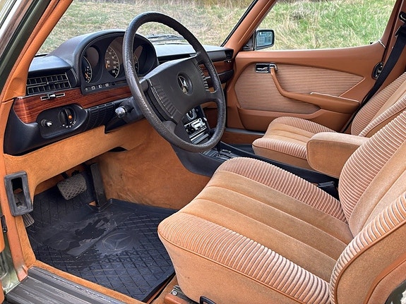 Mercedes-Benz 280 SE 10 of 13