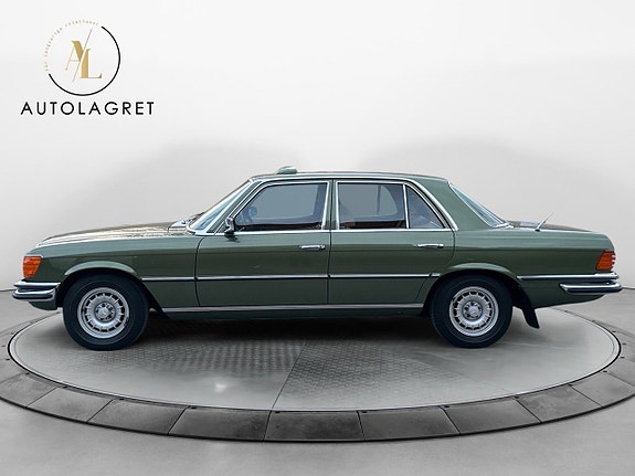 Mercedes-Benz 280 SE 2 of 13