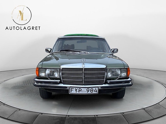 Mercedes-Benz 280 SE 8 of 13