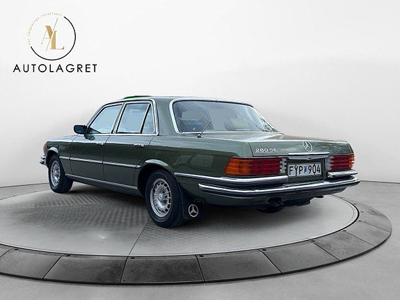 Mercedes-Benz 280 SE 3 of 13