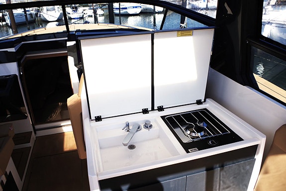 X-Yachts X-Power 33 5 of 8