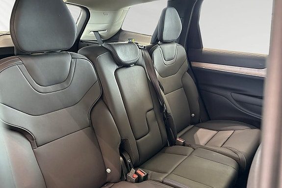 Volvo EX90 11 of 30
