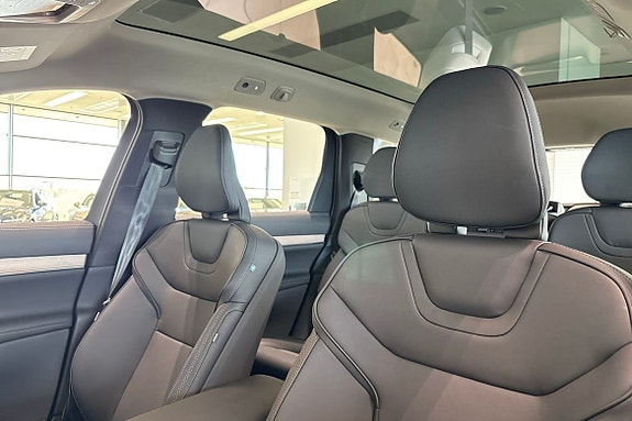 Volvo EX90 18 of 30