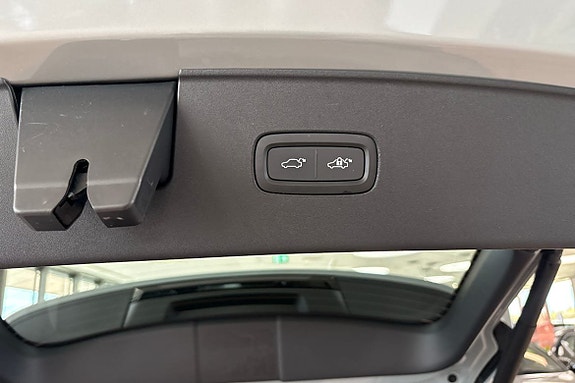 Volvo EX90 15 of 30