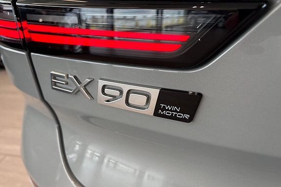 Volvo EX90 12 of 30