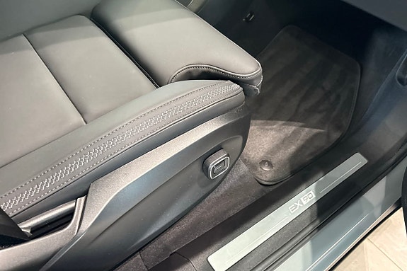 Volvo EX90 21 of 30