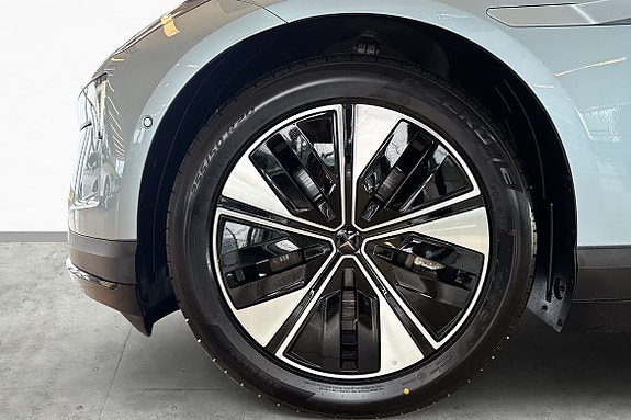 Polestar 4 5 of 30