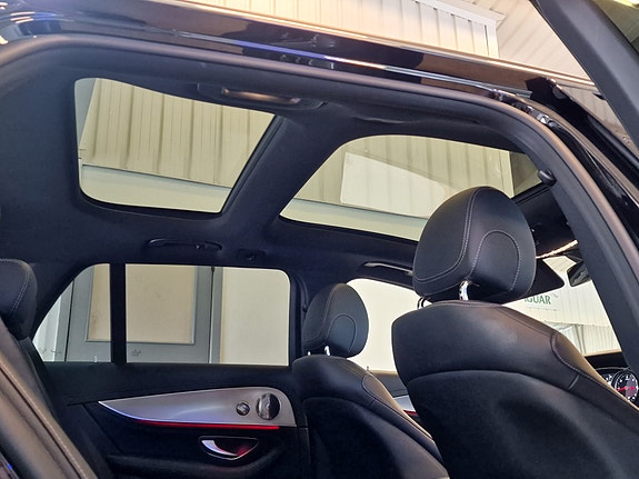 Mercedes-Benz E220 4 of 8