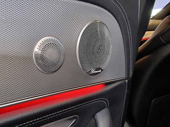 Mercedes-Benz E220 5 of 8