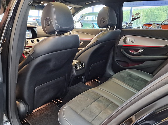 Mercedes-Benz E220 7 of 8