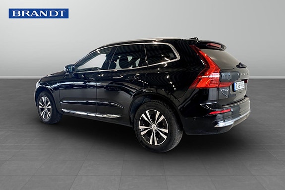 Volvo XC60 2 of 16