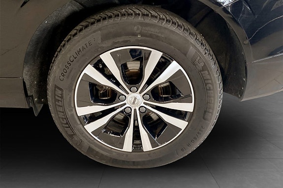 Volvo XC60 12 of 16