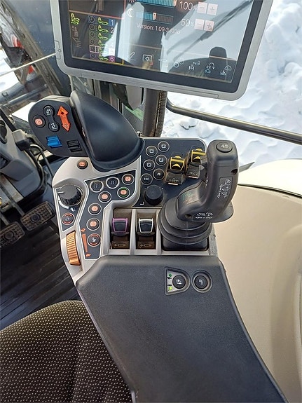 Kubota M7 171 8 of 9