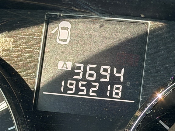 Subaru Legacy 2 of 5