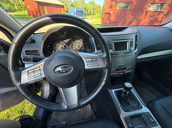 Subaru Legacy 3 of 5