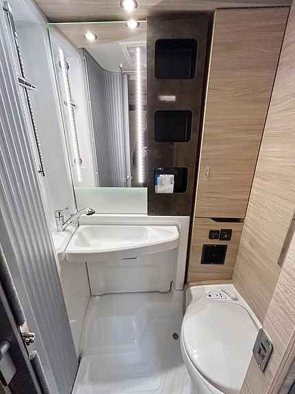 Knaus VAN TI PLUS 650 MEG Platinum Selection 4X4 AUTOMAT – ALDE - OFFROAD-PAKET - 165 HK - Långbäddar 25 of 30