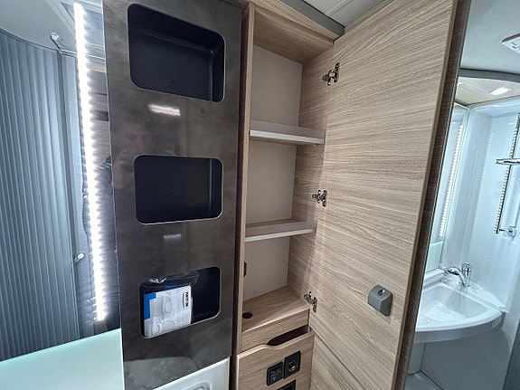 Knaus VAN TI PLUS 650 MEG Platinum Selection 4X4 AUTOMAT – ALDE - OFFROAD-PAKET - 165 HK - Långbäddar 26 of 30