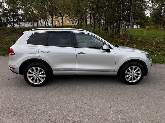 Volkswagen Touareg 2 of 14