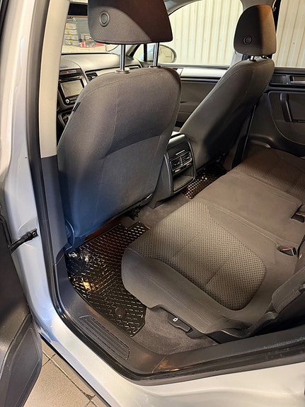 Volkswagen Touareg 11 of 14