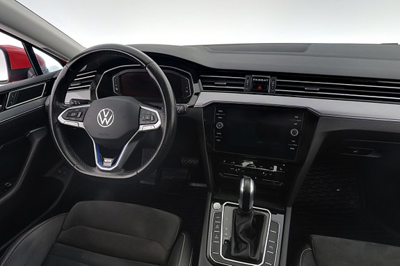 Volkswagen Passat 12 of 25