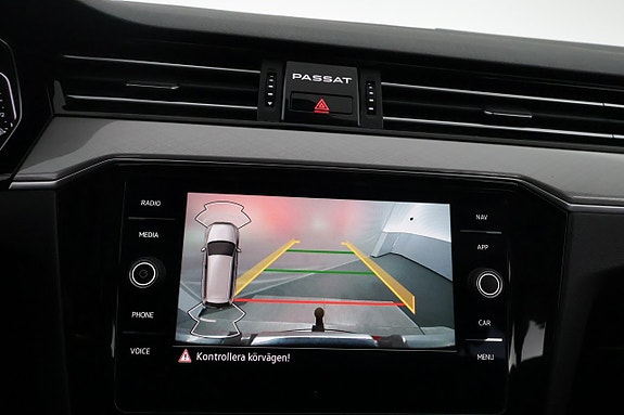 Volkswagen Passat 18 of 25