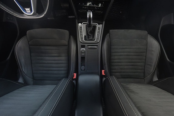 Volkswagen Passat 13 of 25