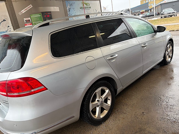 Volkswagen Passat 2 of 5