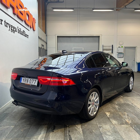 Jaguar XE 4 of 13