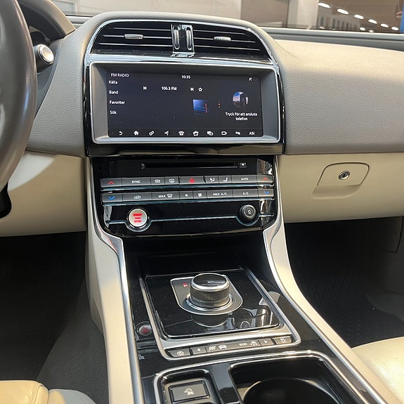 Jaguar XE 13 of 13