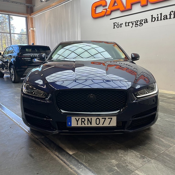 Jaguar XE 6 of 13