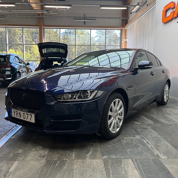 Jaguar XE 5 of 13