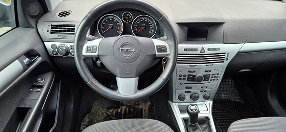 Opel Astra 9 of 11