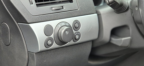 Opel Astra 8 of 11