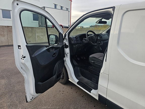 Opel Vivaro 2 of 5